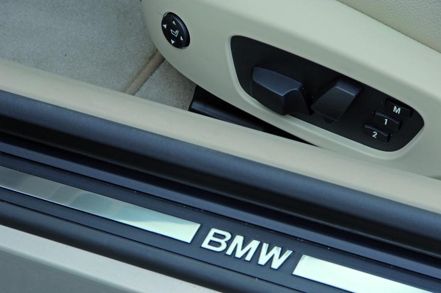  BMW 3-Series Convertible 2007 года  (фото 91 из 239)